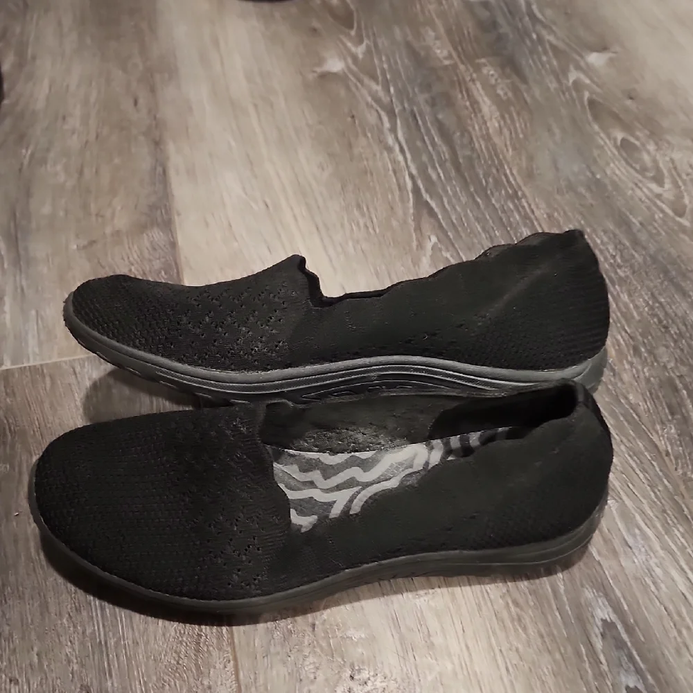 Skechers Relaxed Fit Black Flats Comfortable Slip-On Loafers - Picture 7 of 8